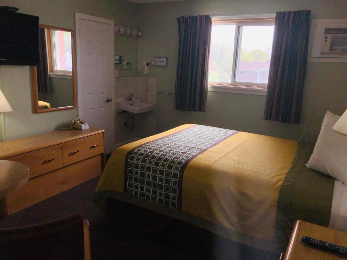 Perth Plaza Inn & Suites Zewnętrze zdjęcie
