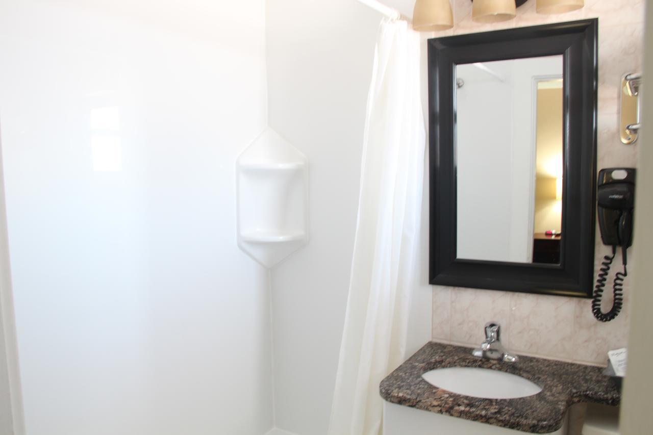 Perth Plaza Inn & Suites Zewnętrze zdjęcie