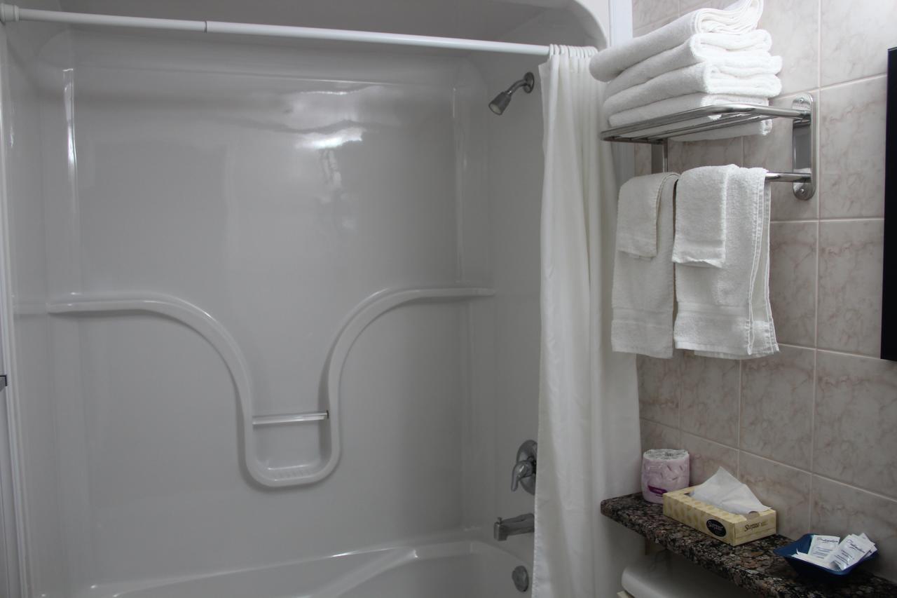 Perth Plaza Inn & Suites Zewnętrze zdjęcie